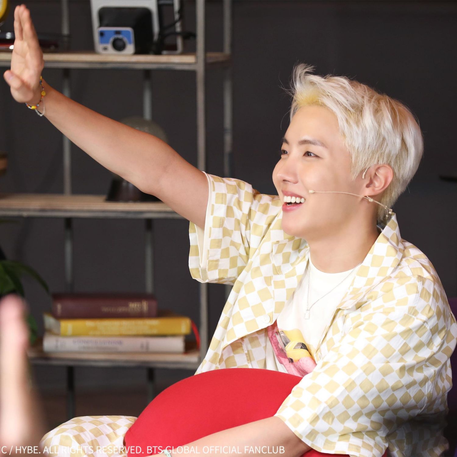 J-hope (防彈少年團)的幕後花絮