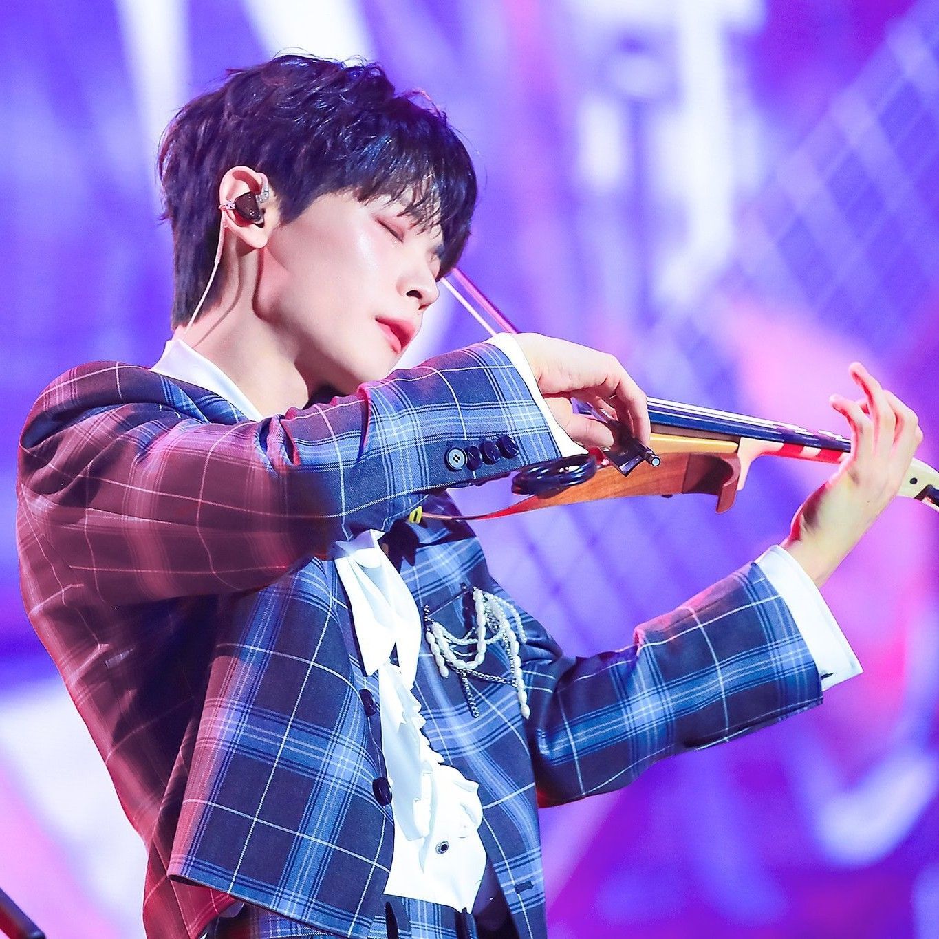 Recent activity shot of Shin Yechan (LUCY)