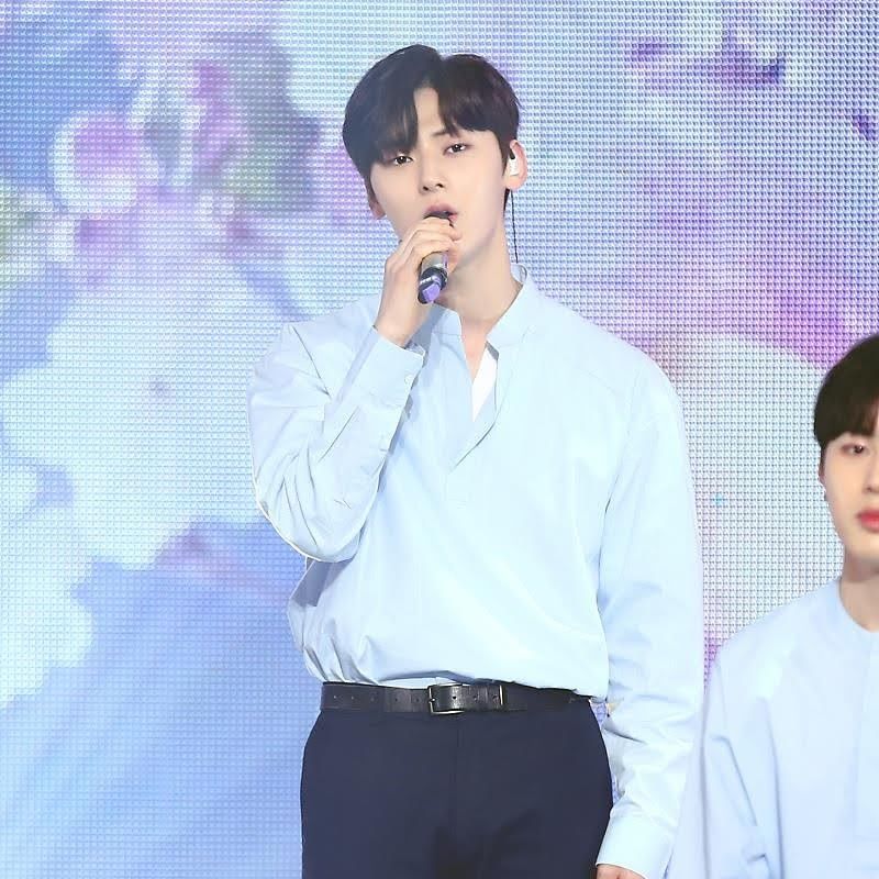 Potret di balik layar Hwang Minhyun