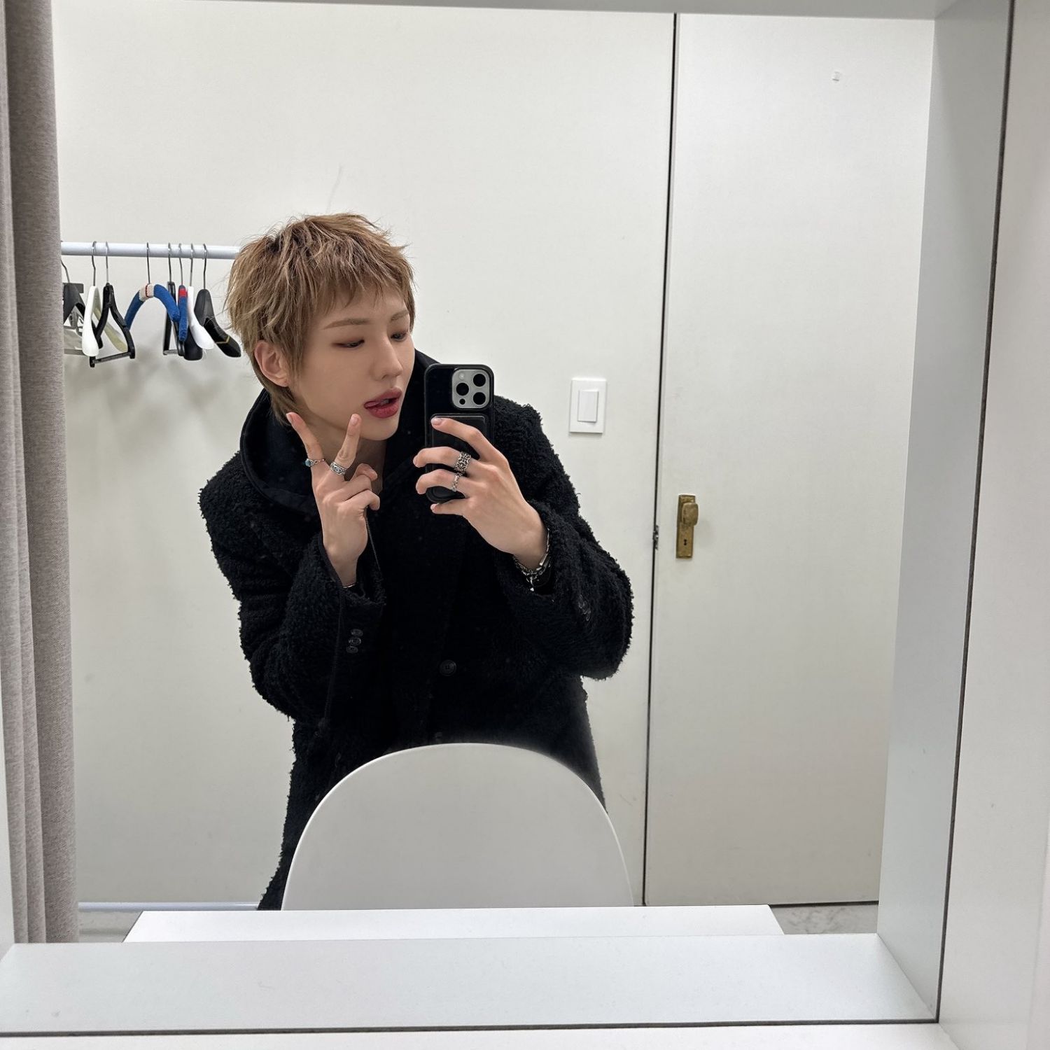 Behind-the-scenes cut of Junhyeok (TNX)