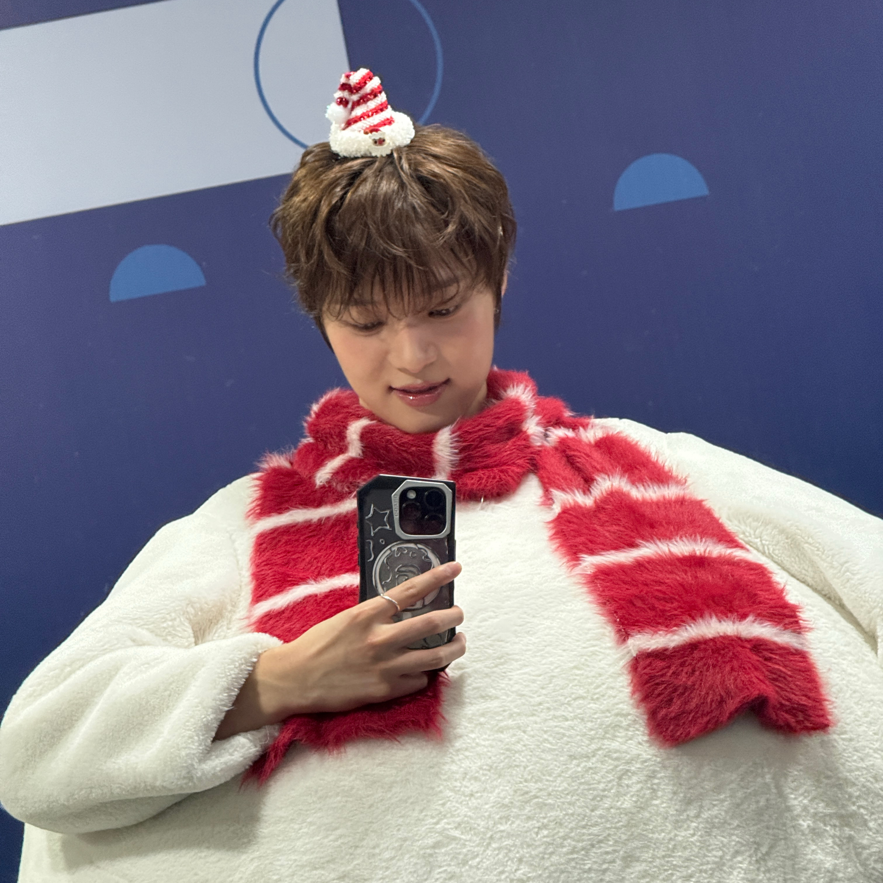 Behind-the-scenes cut of EJ (&TEAM)