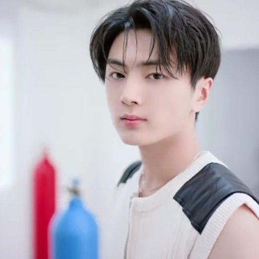 Foto aktivitas terbaru Jay (ENHYPEN)