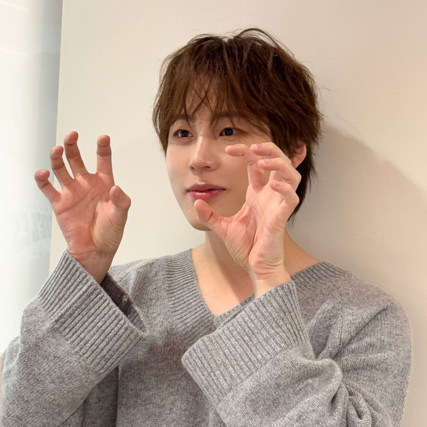 A moment captured by Ha Sungwoon's fan