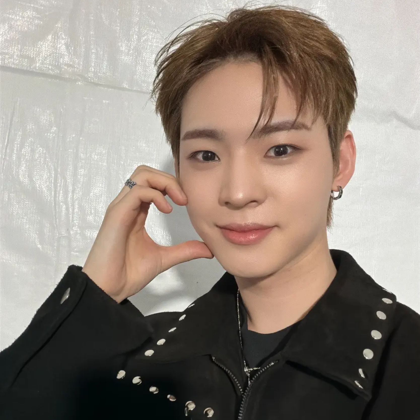 Latest photo of Hyojin (ONF)