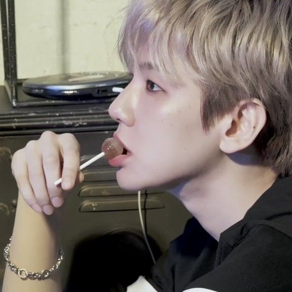 伯賢 (EXO)的幕後花絮