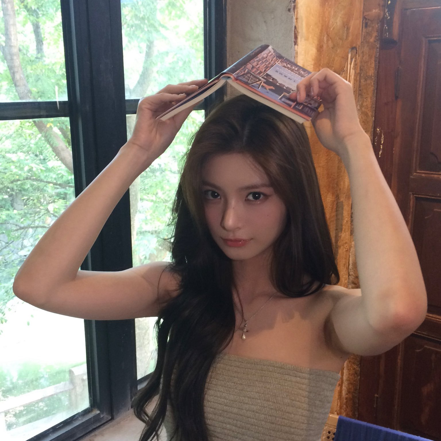 A moment captured by Yiren (EVERGLOW)'s fan