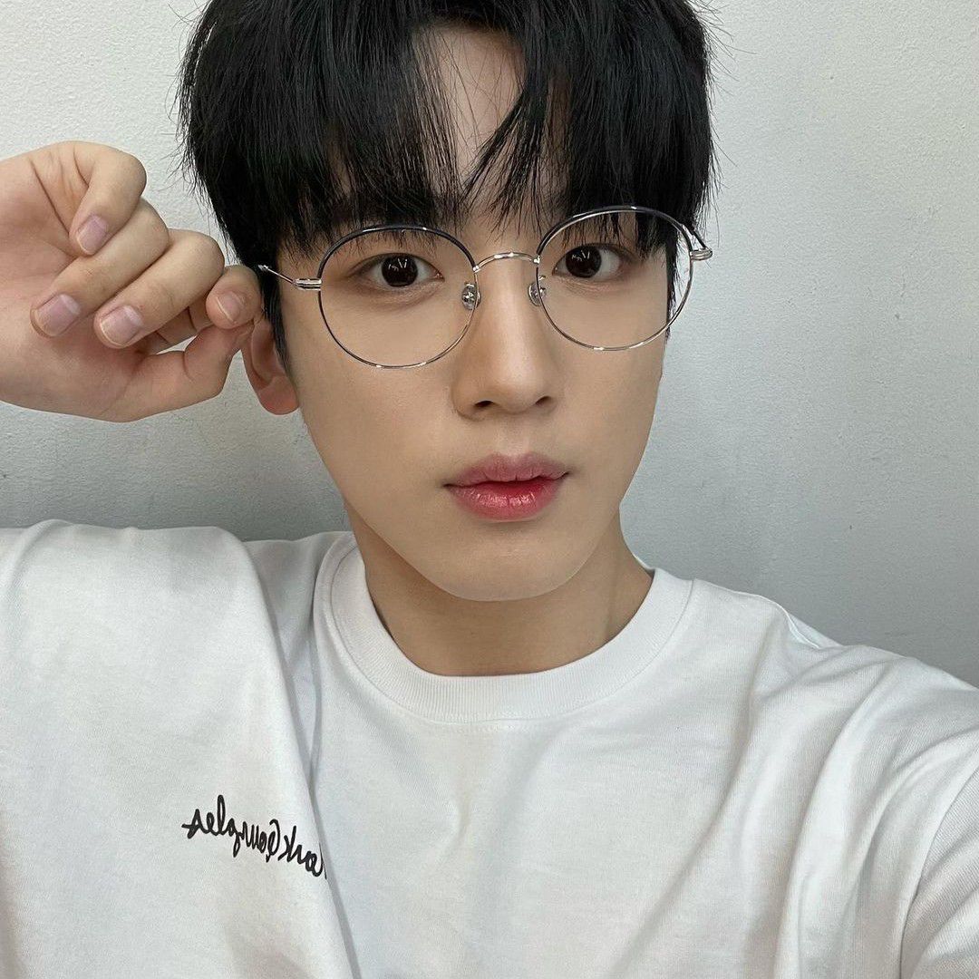Recent activity shot of Kim Yohan (WEi)