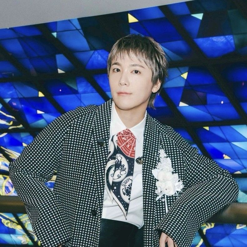 Recent activity shot of Lee Honggi (FTIsland)