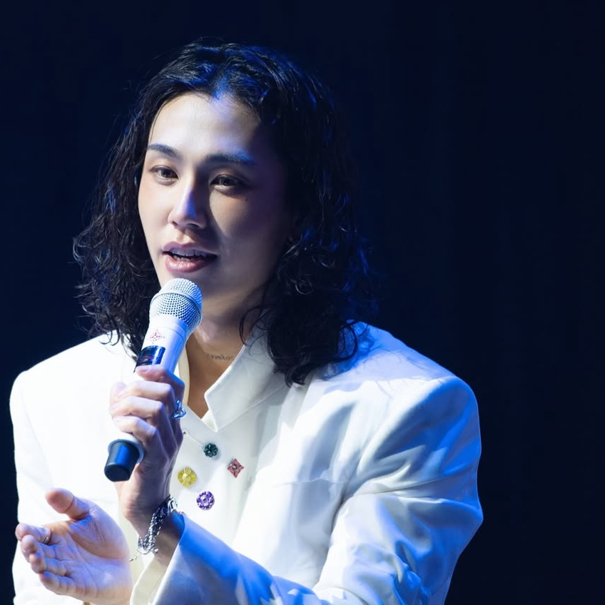A moment captured by Jung Ilhoon's fan
