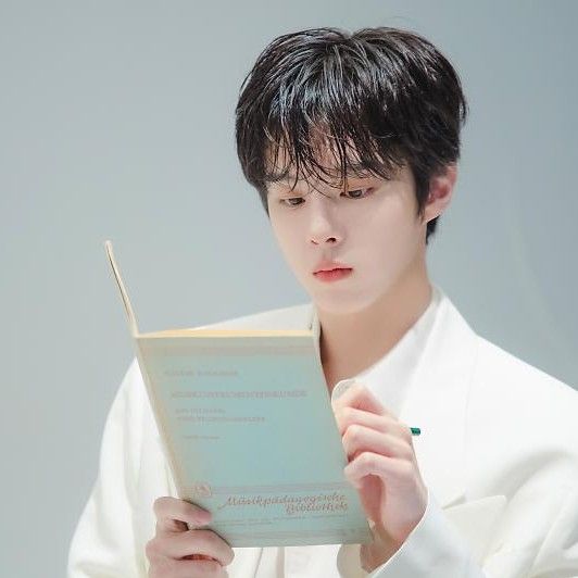 金宇硕的最新照片