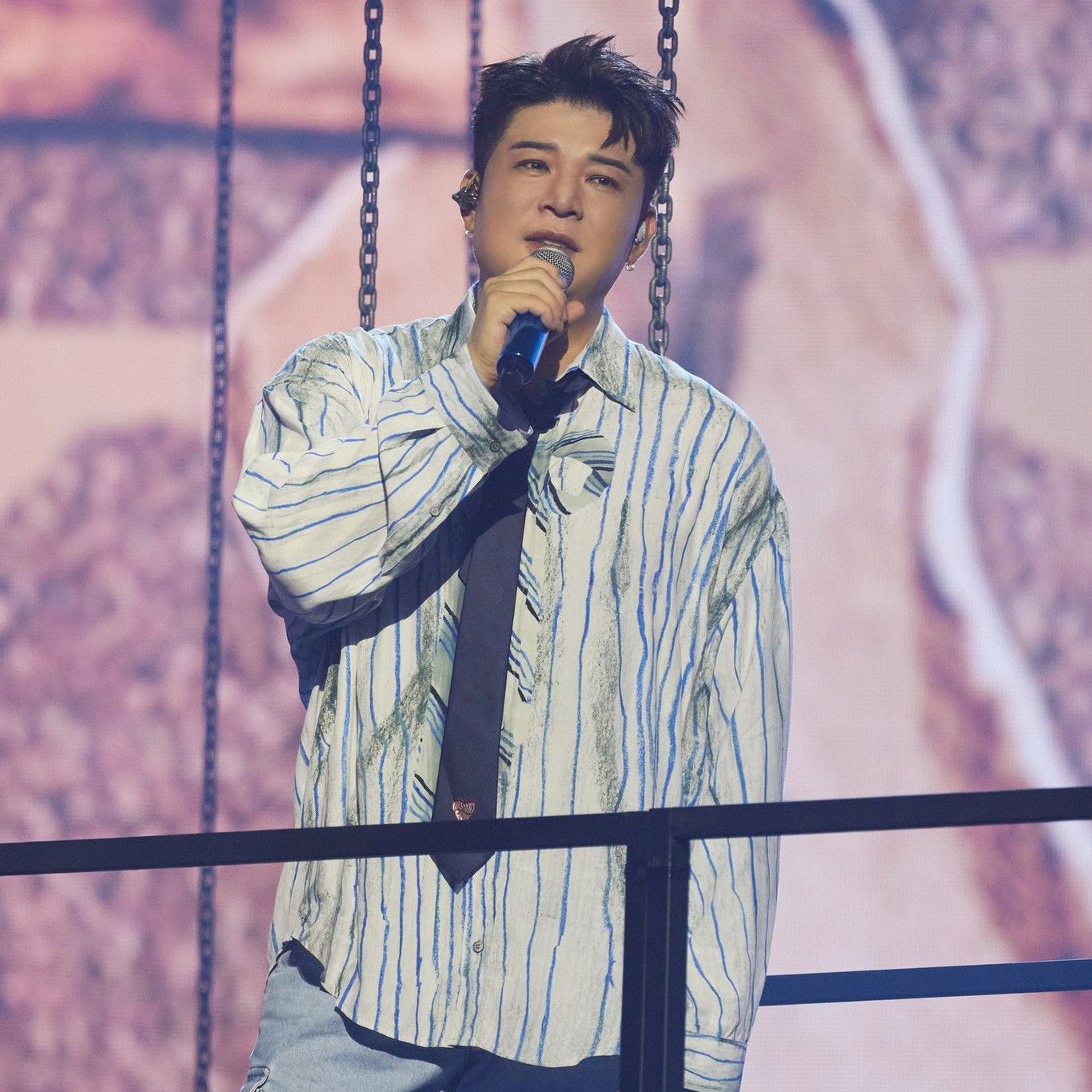 Behind-the-scenes cut of Shindong (Super Junior)