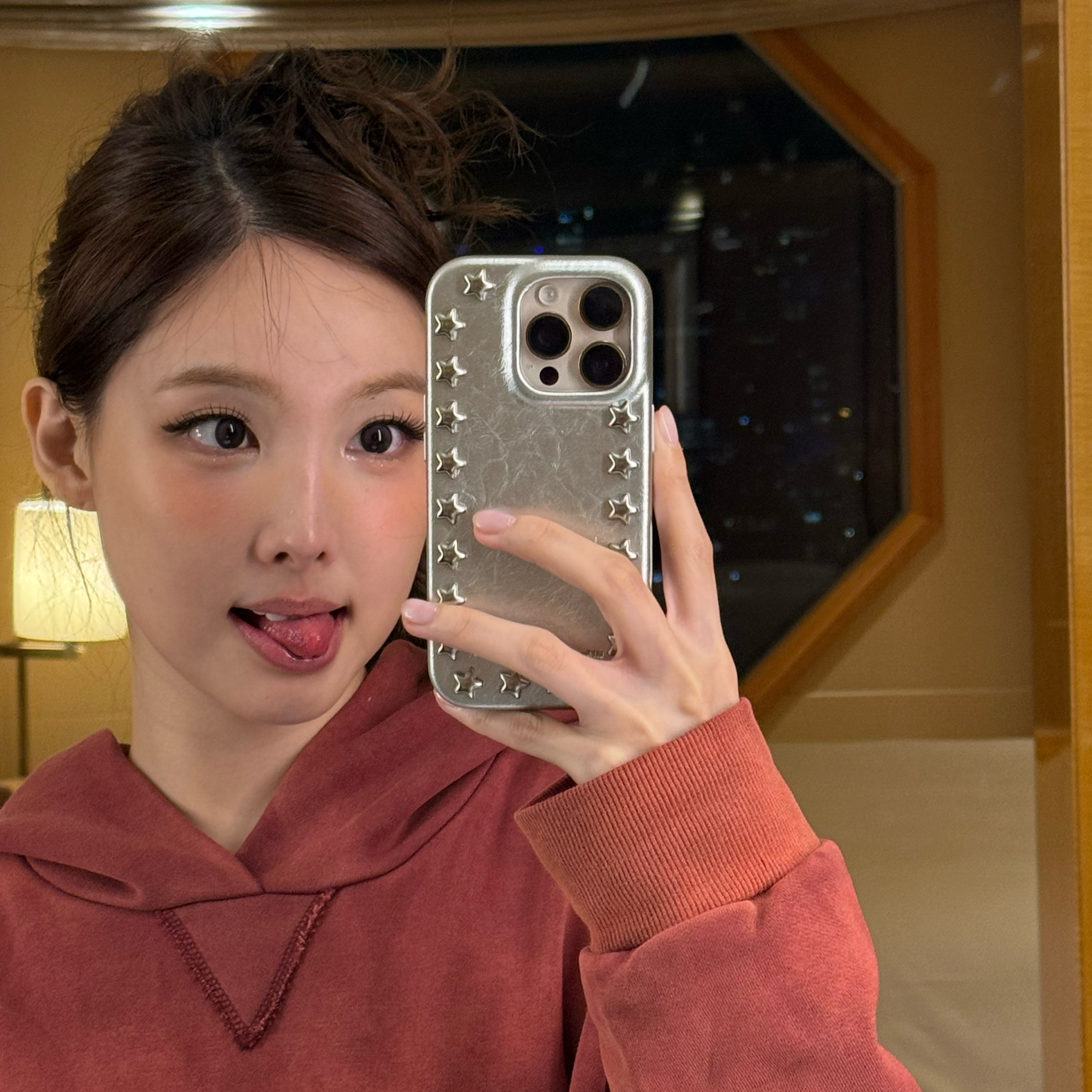 Foto aktivitas terbaru Nayeon (TWICE)