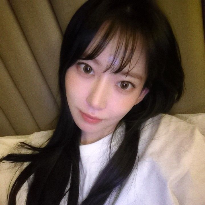 Latest photo of Sakura (LE SSERAFIM)