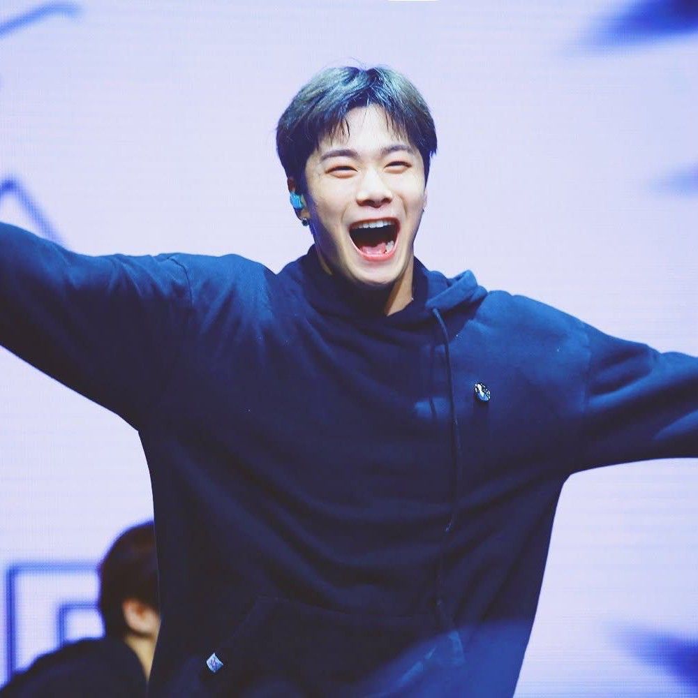Latest photo of Moonbin (ASTRO)