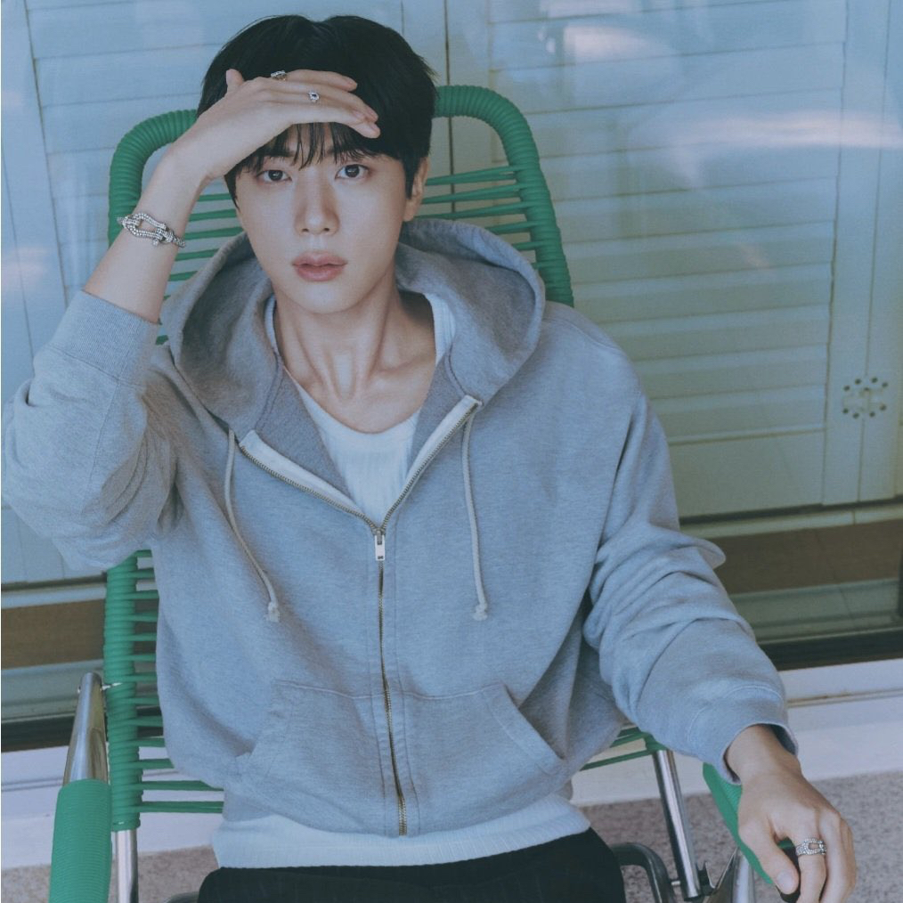 Foto terbaru Jin (BTS)