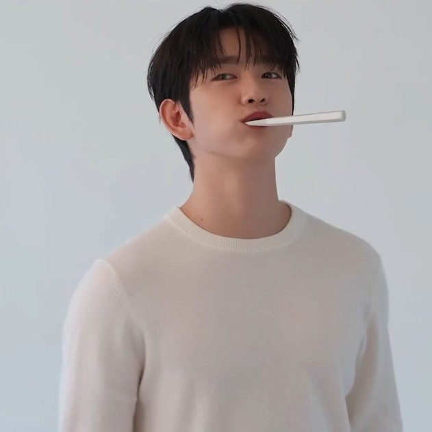 Latest photo of Jinyoung (GOT7)