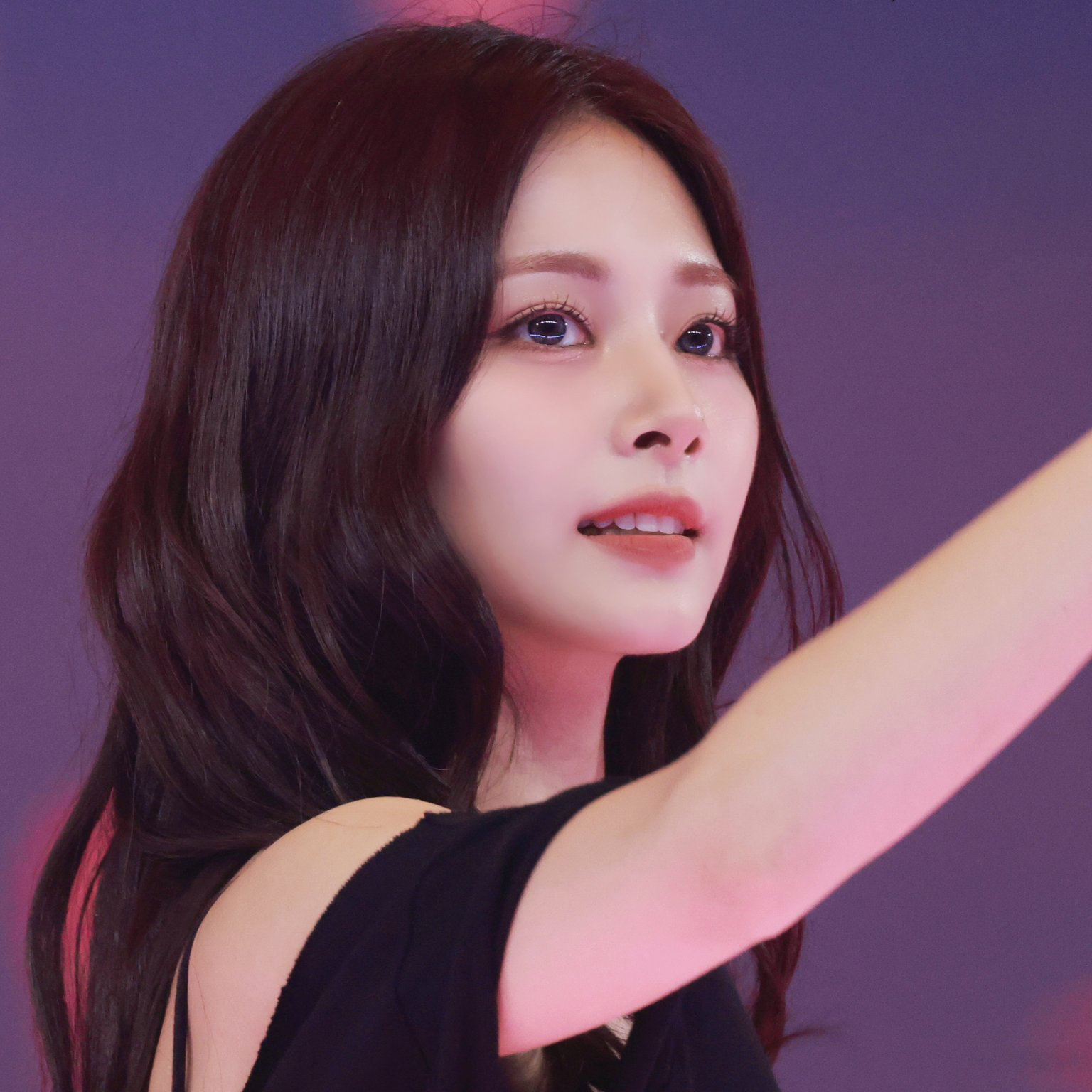 Latest photo of Tzuyu (TWICE)