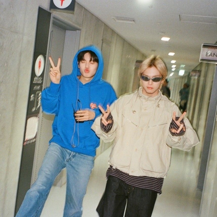 Foto aktivitas terbaru TREASURE