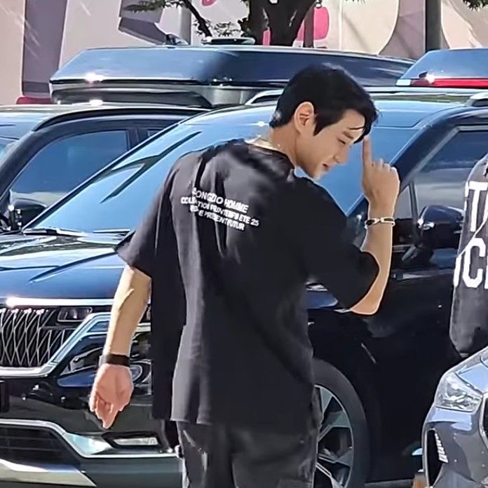 Latest photo of Hwang Chiyeol