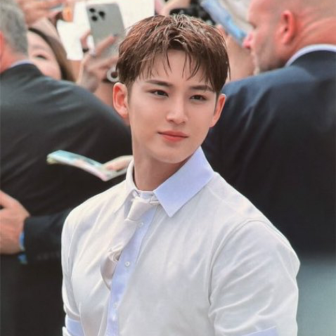 A moment captured by Mingyu (SEVENTEEN)'s fan