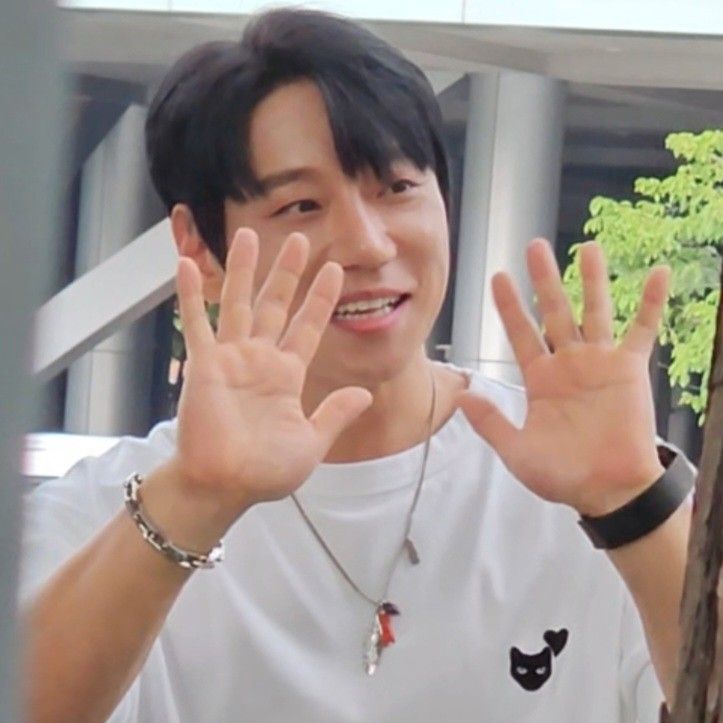 A moment captured by Hwang Chiyeol's fan