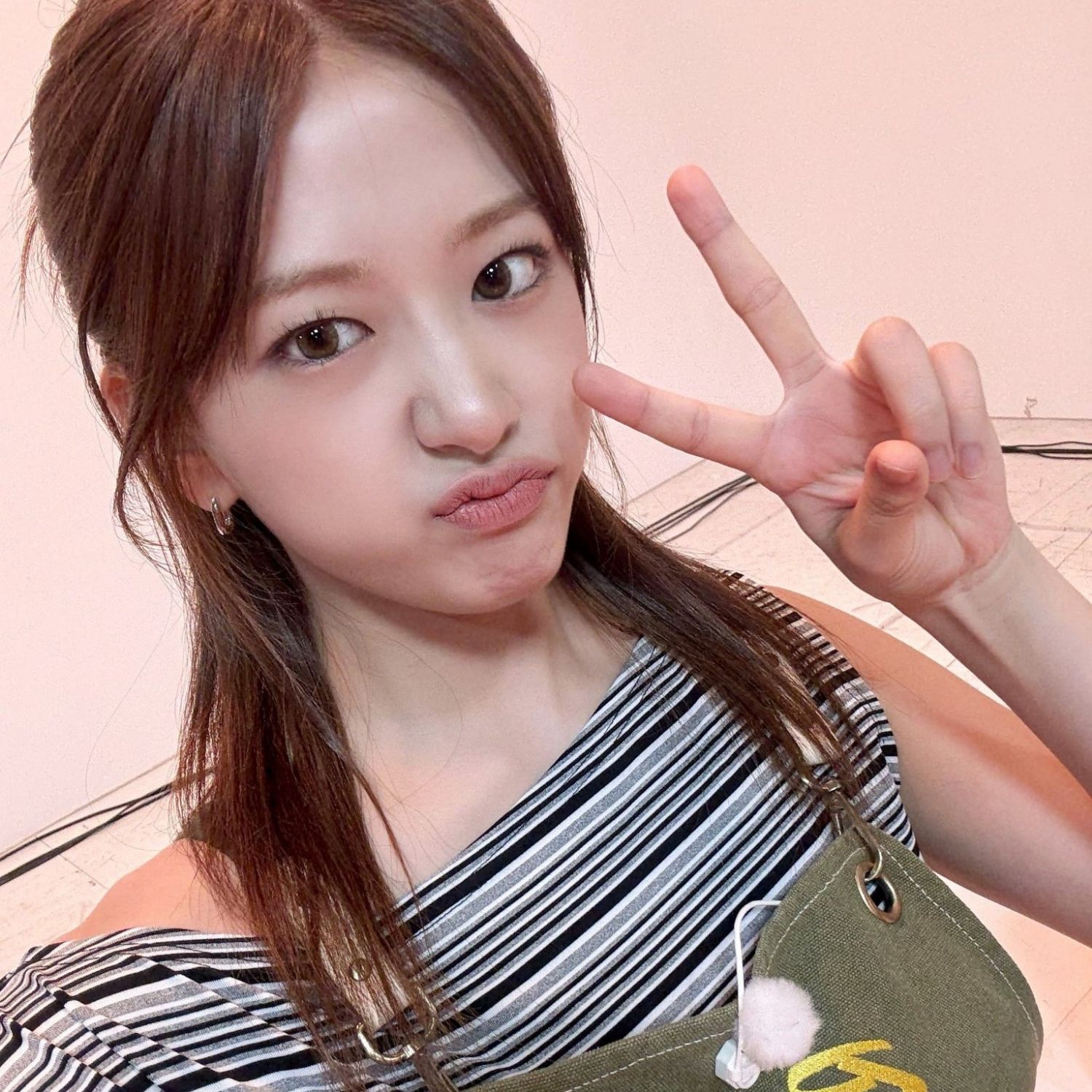 A moment captured by An Yujin (IVE)'s fan
