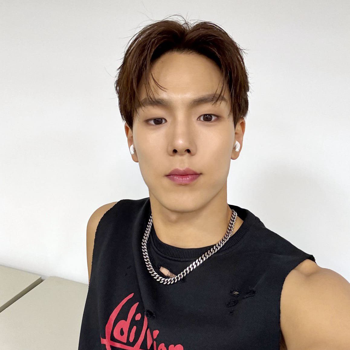 Behind-the-scenes cut of Shownu (MONSTA X)