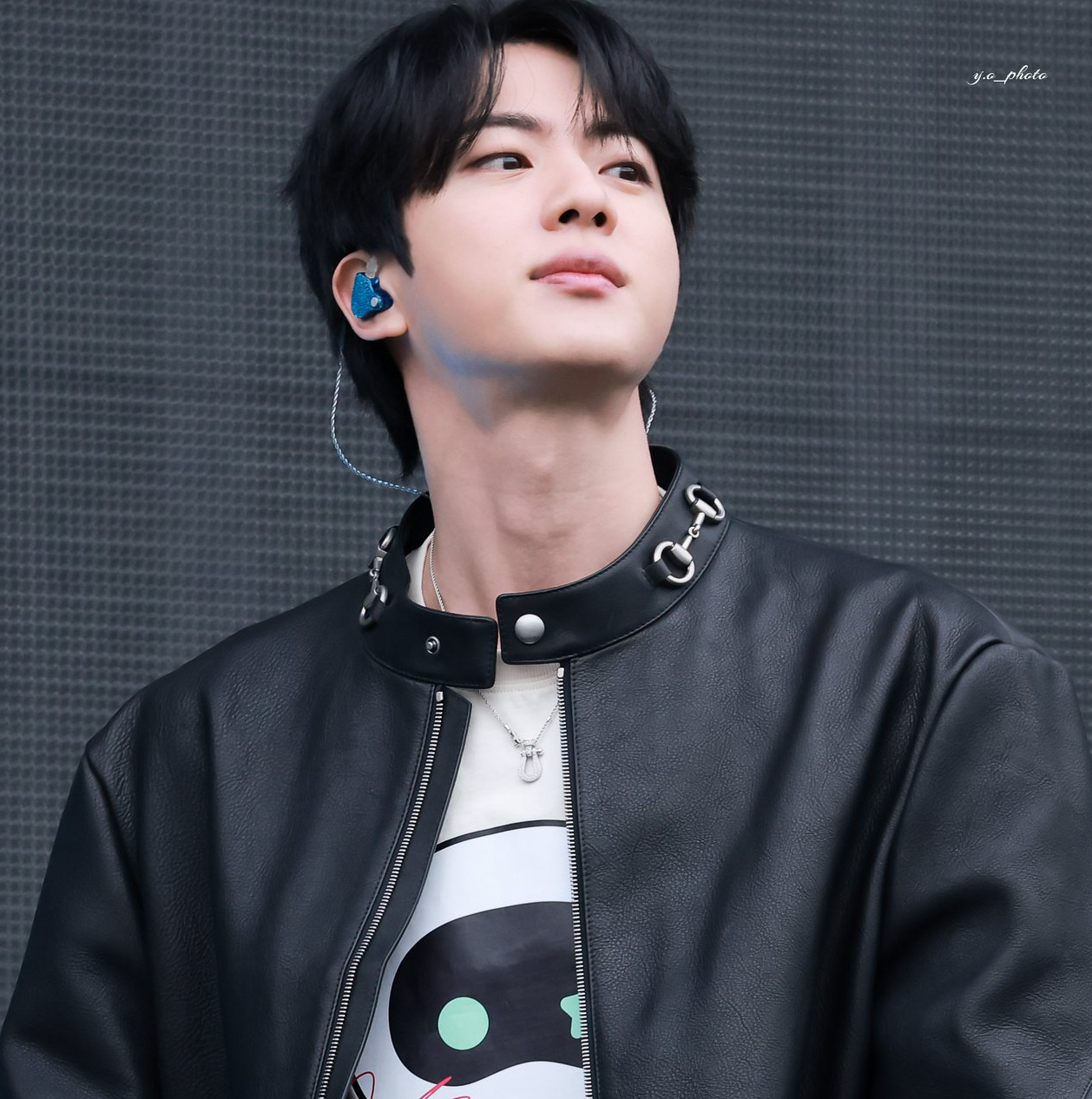 Foto aktivitas terbaru Jin (BTS)