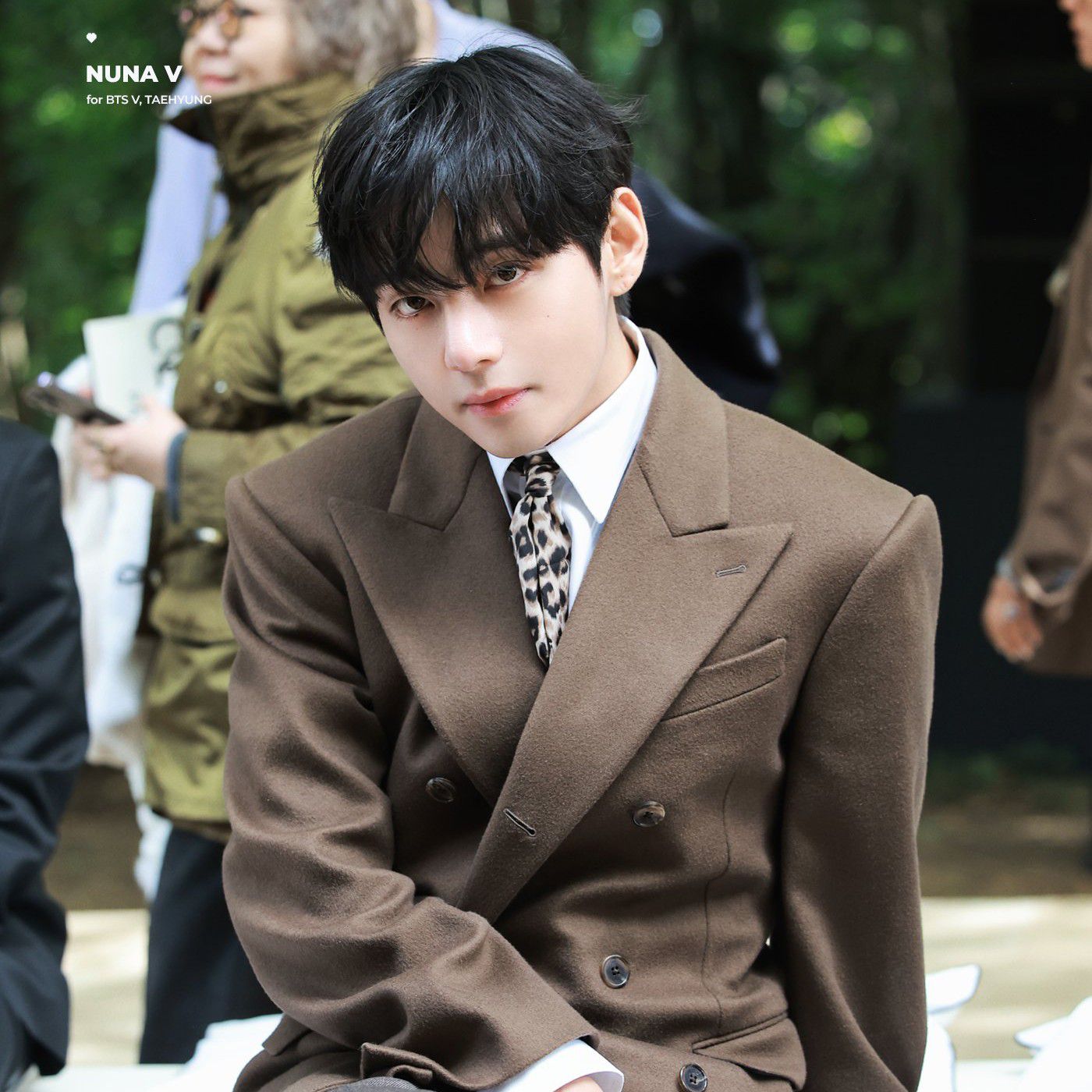 V (防弹少年团)的最新照片