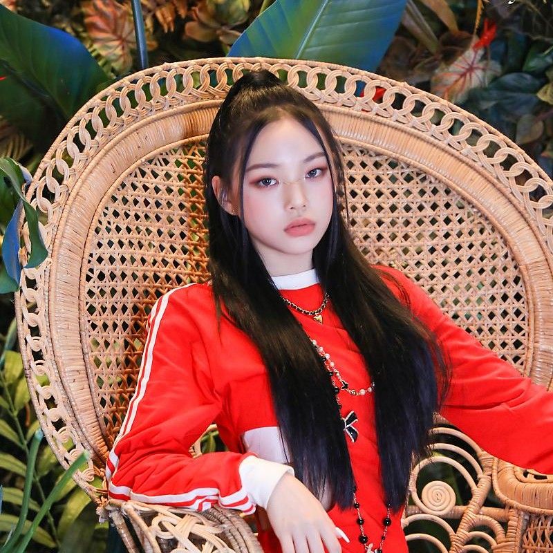 Recent activity shot of Park Boeun (CLASS:y)