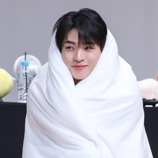Behind-the-scenes cut of Hyojin (ONF)