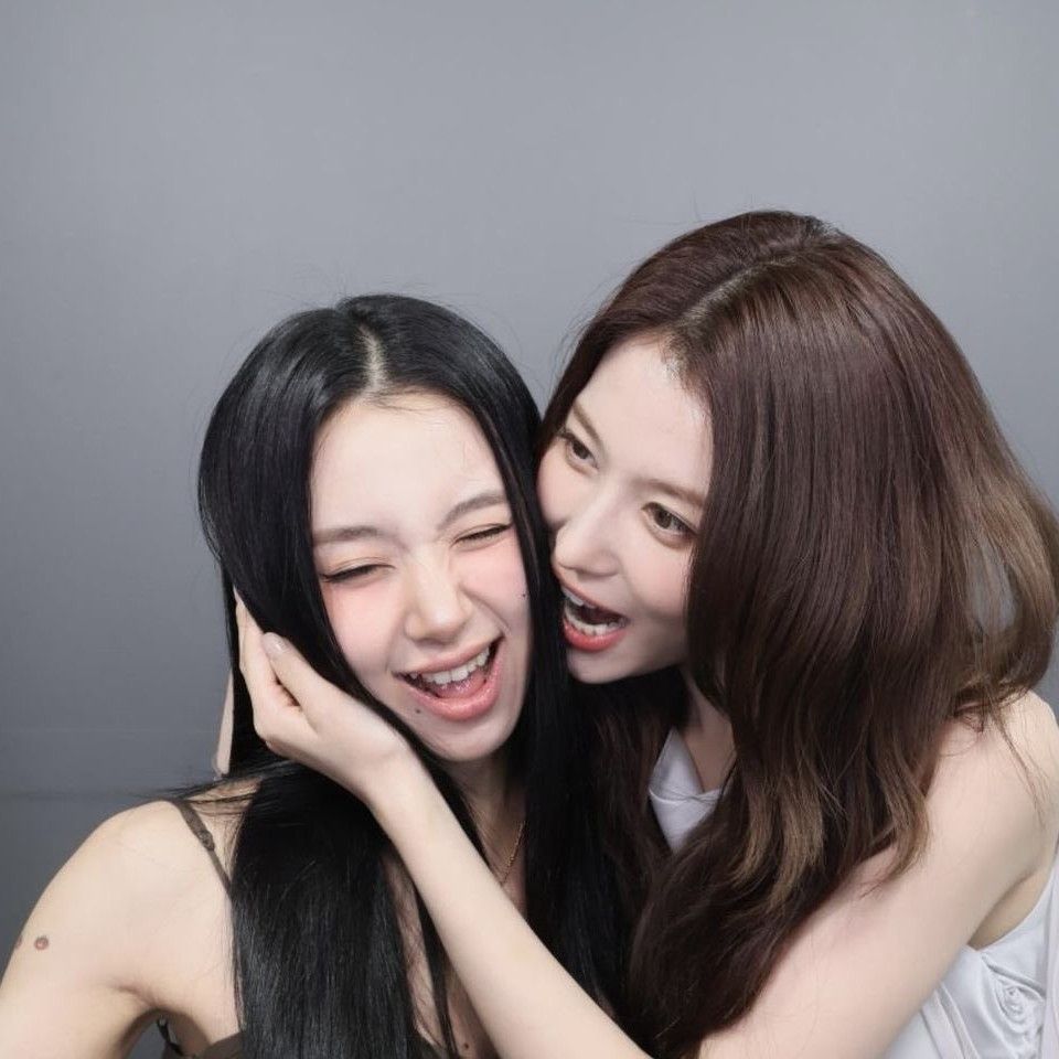 Behind-the-scenes cut of Chaeyoung (TWICE)