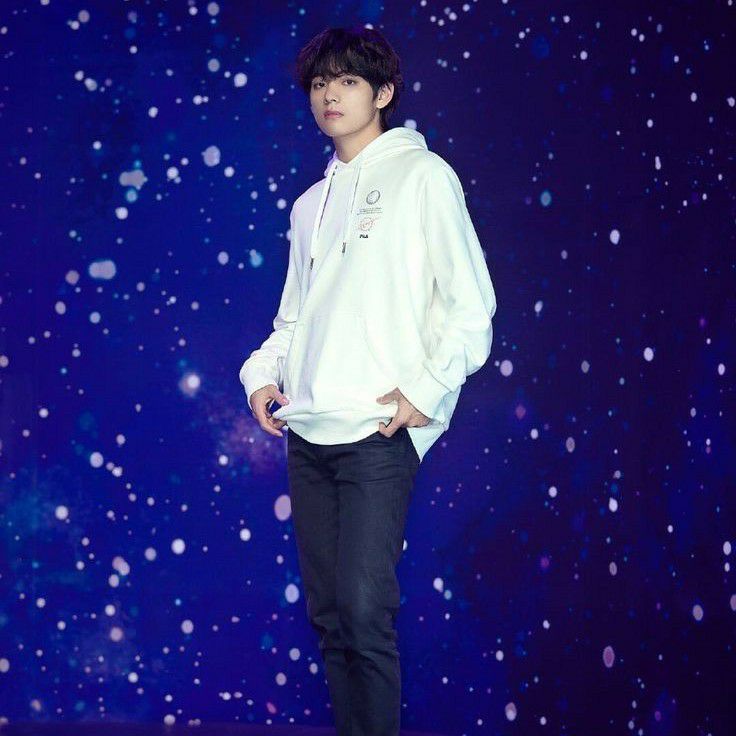 A moment captured by V (BTS)'s fan