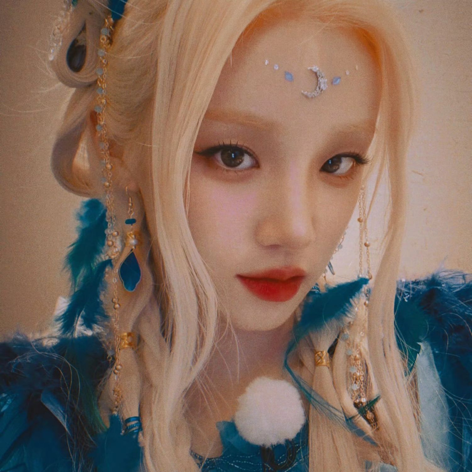 Behind-the-scenes cut of Yuqi (i-dle)