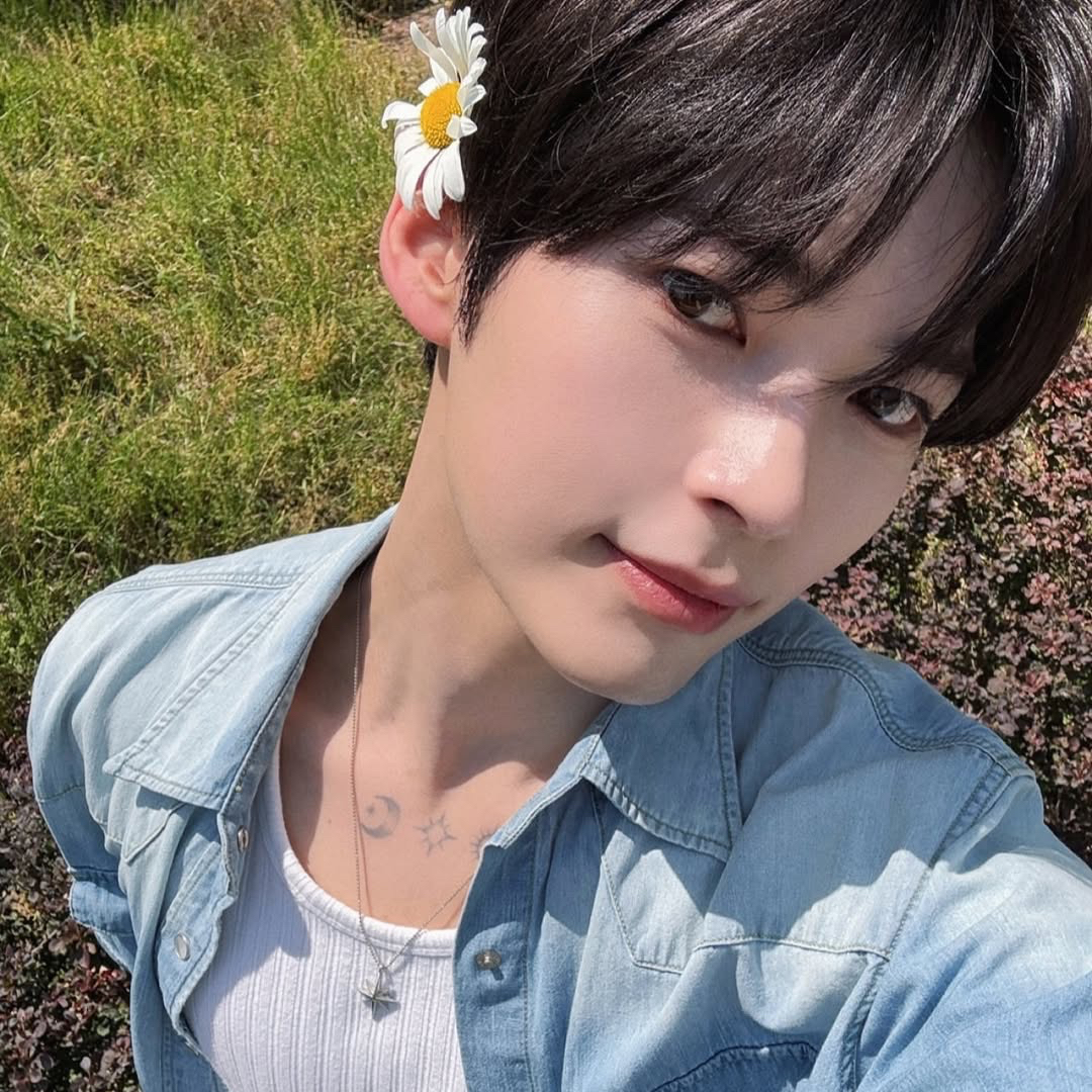 Recent activity shot of Sung Hanbin (ZEROBASEONE)