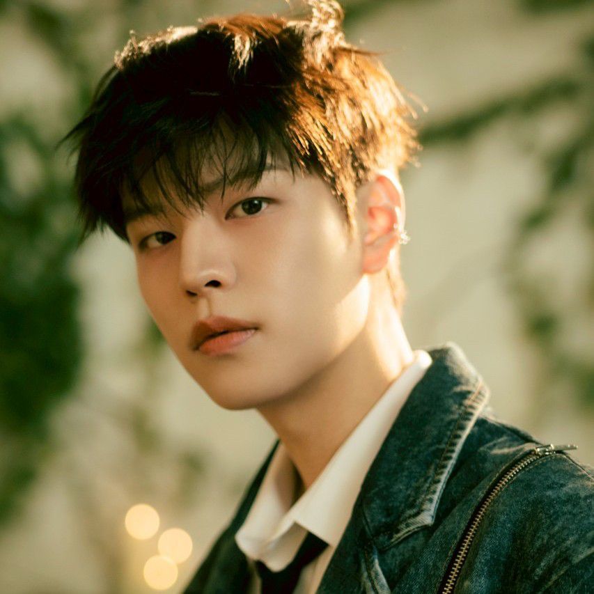 Foto terbaru Seungmin (Stray Kids)
