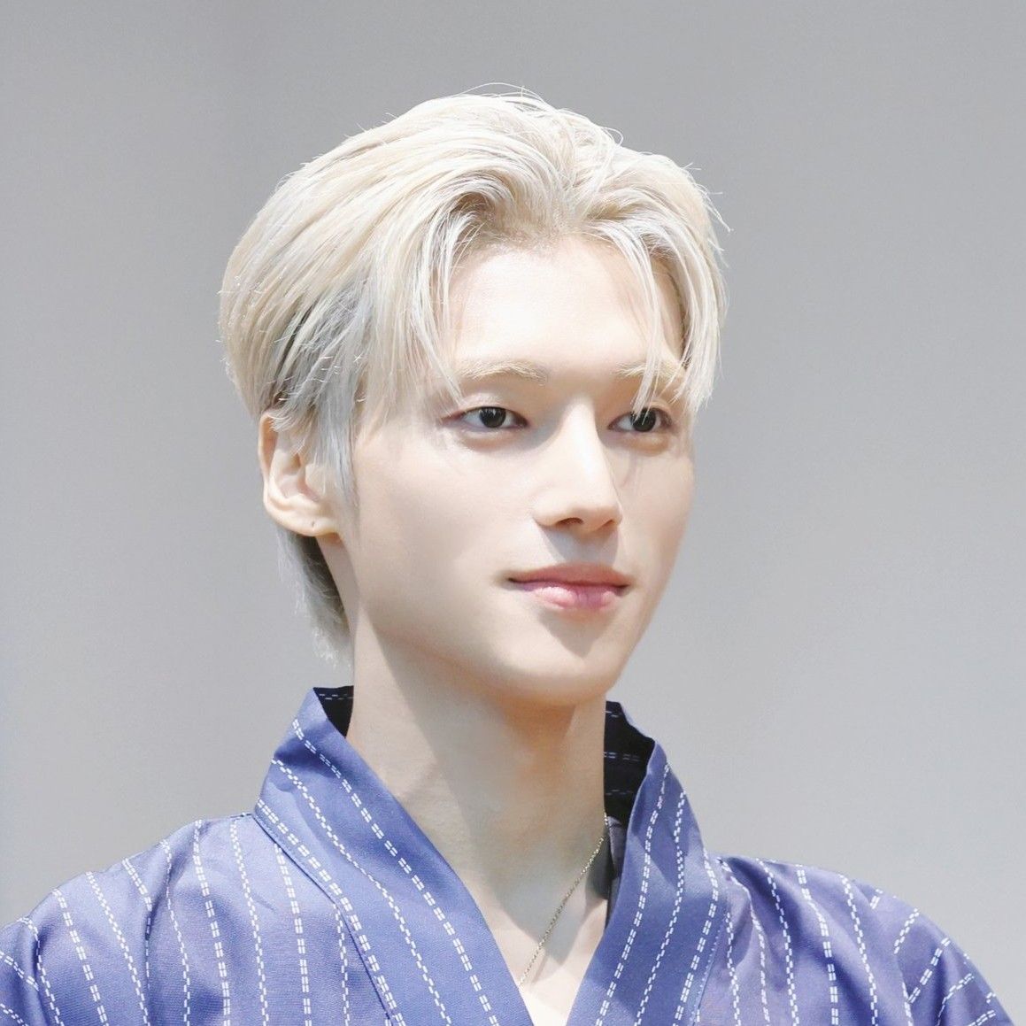 ATEEZ  ウヨン ATEEZのウヨン：K-POPアイドルの魅力的なステージング｜AtoZ_KAZUMI3