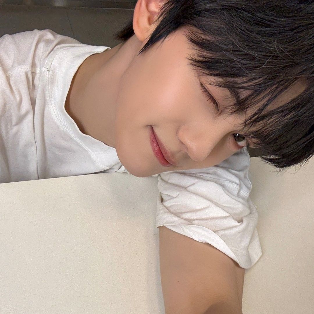 A moment captured by Kim Gyuvin (ZEROBASEONE)'s fan