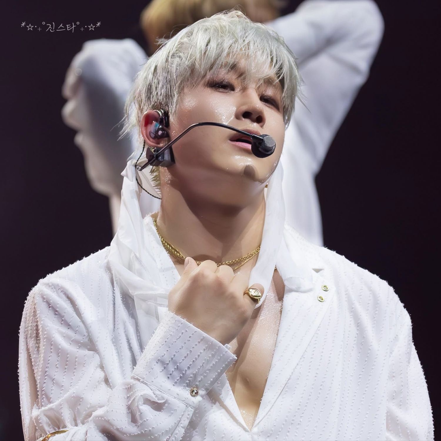 A moment captured by Jinjin (ASTRO)'s fan