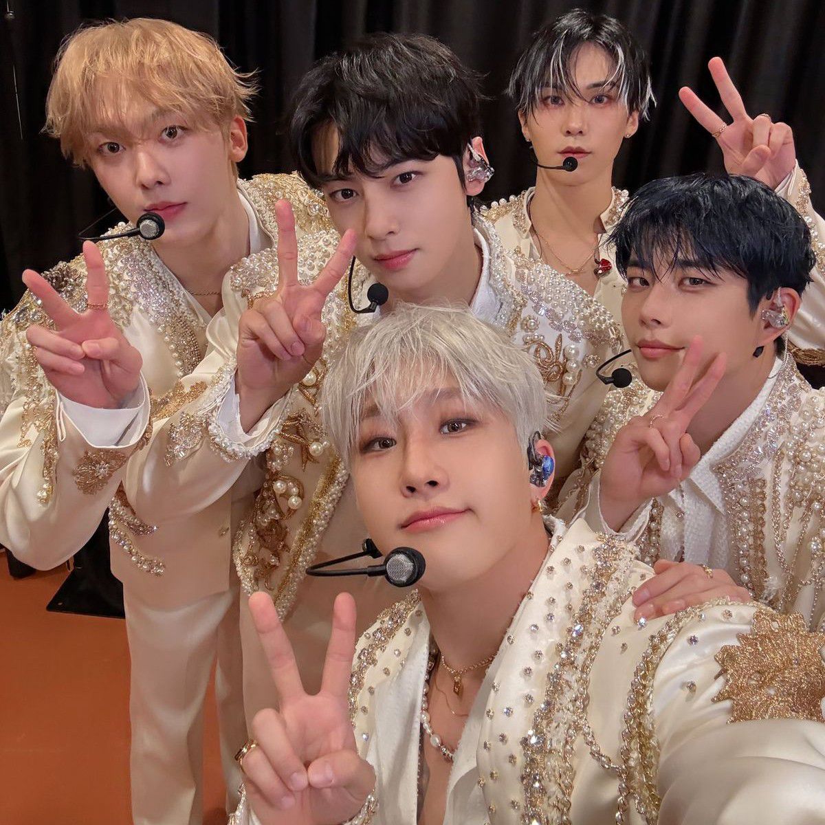 Behind-the-scenes cut of Jinjin (ASTRO)