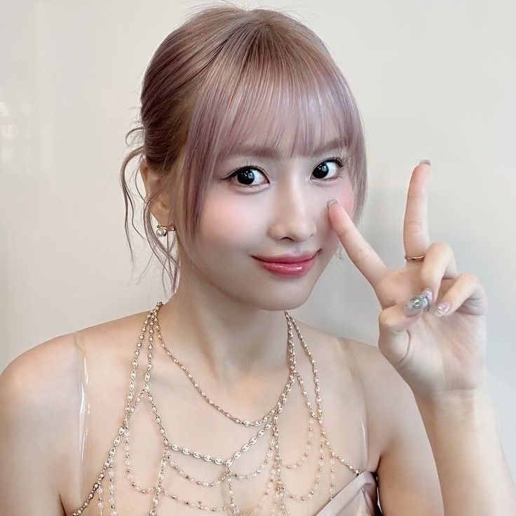 Recent activity shot of Momo (TWICE)