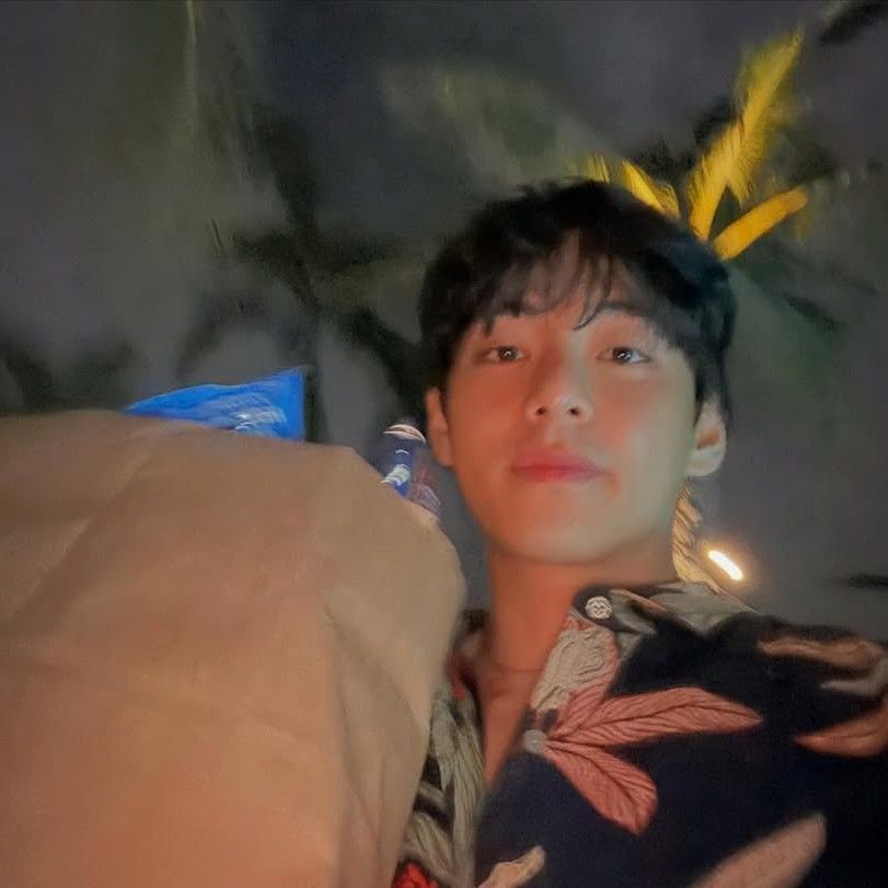 Latest photo of V (BTS)