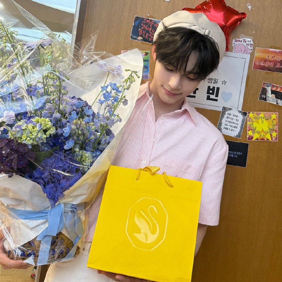 Recent activity shot of Sung Hanbin (ZEROBASEONE)