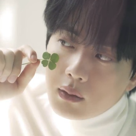 진 (방탄소년단)의 최신 사진