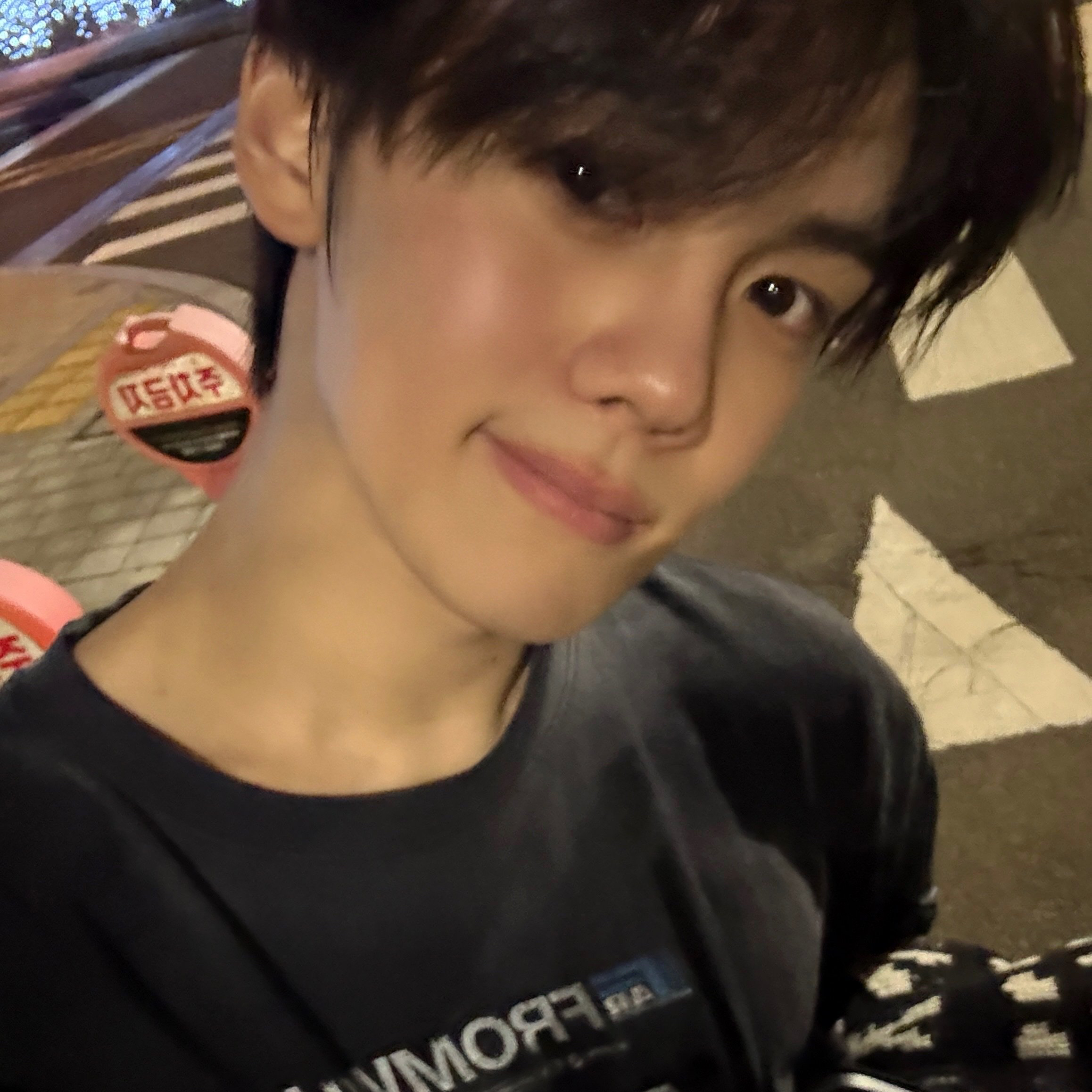 A moment captured by Kim Gyuvin (ZEROBASEONE)'s fan