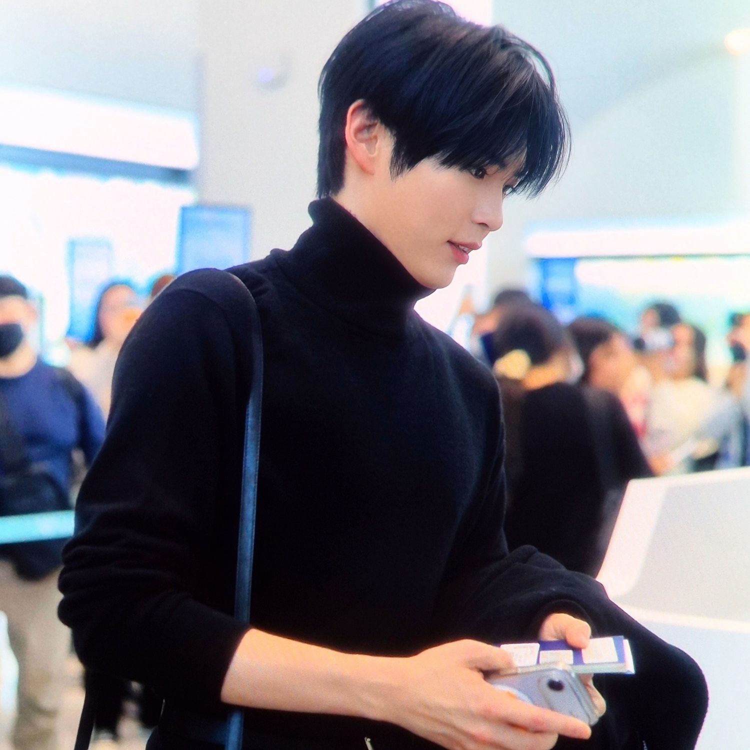 Recent activity shot of Sung Hanbin (ZEROBASEONE)