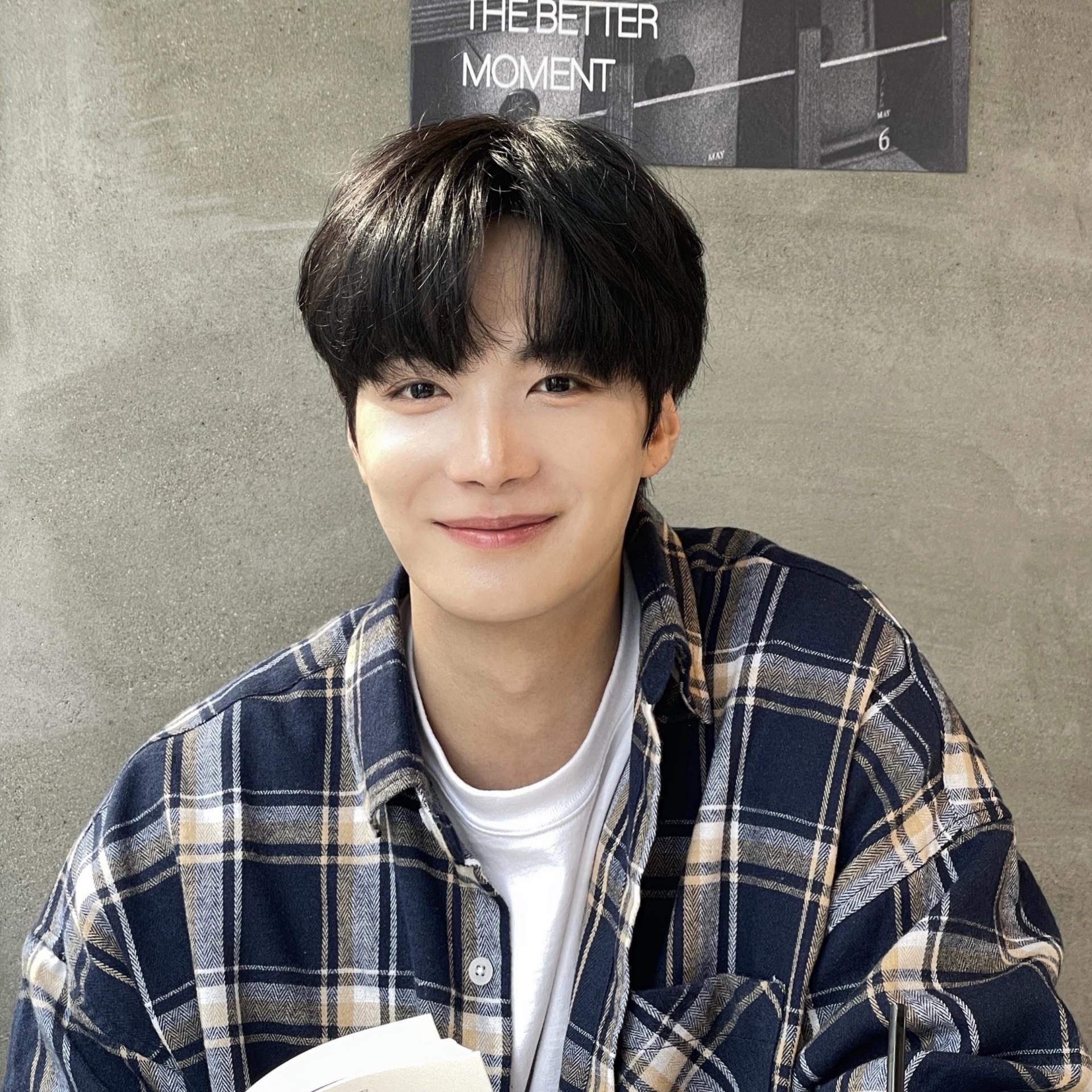 Behind-the-scenes cut of Kim Jonghyeon