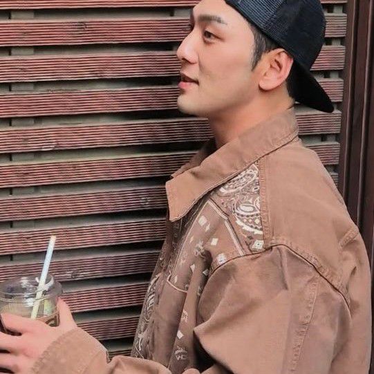 Behind-the-scenes cut of Baekho