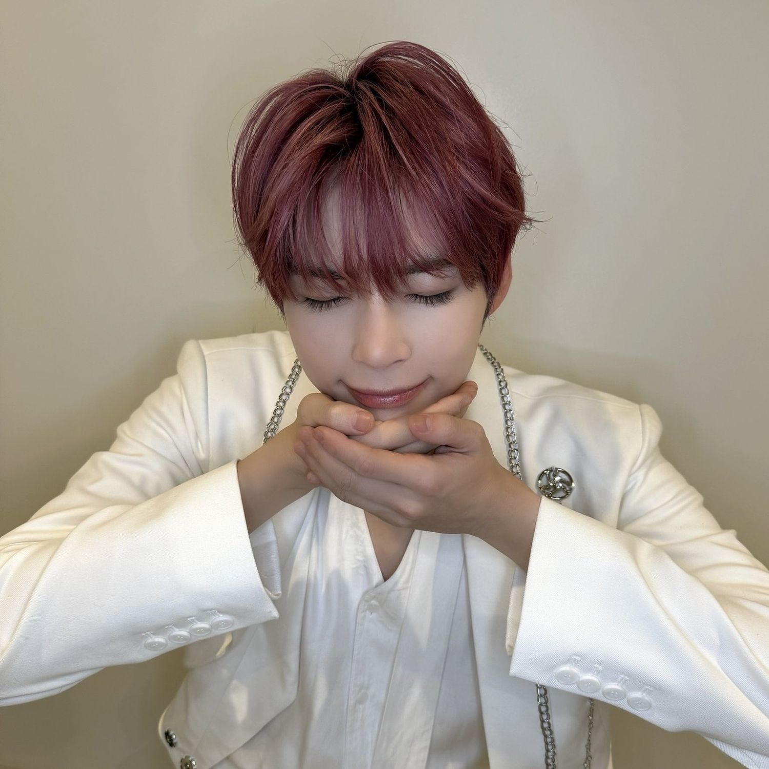 Behind-the-scenes cut of Sung Hanbin (ZEROBASEONE)