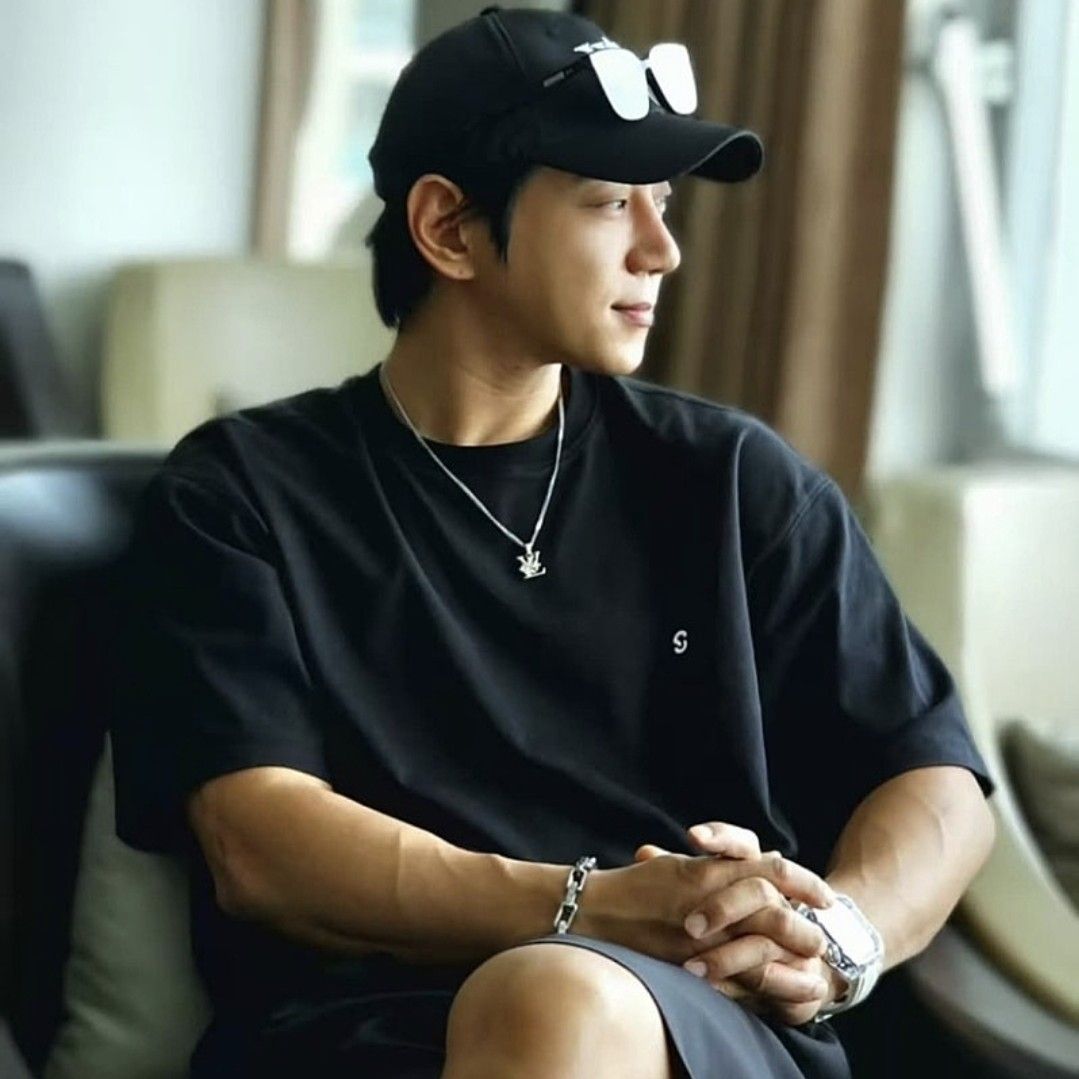 Recent activity shot of Hwang Chiyeol